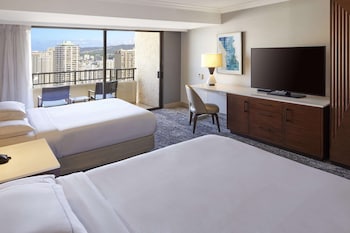 Room, 2 Queen Beds, Accessible (Roll-In Shower)