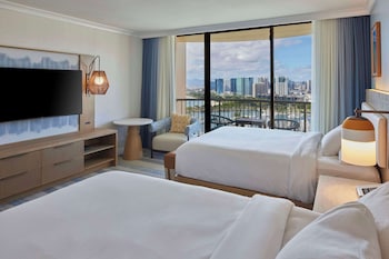Room, 2 Queen Beds, Accessible (Roll-In Shower)