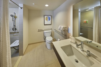 Room, 2 Queen Beds, Accessible, Ocean View (Roll-In Shower)