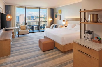 Room, 1 King Bed, Partial Ocean View (Rainbow Tower, Renovated)