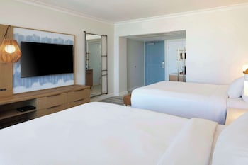 Room, 2 Queen Beds, Accessible (Roll-In Shower)