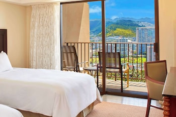 Room, 1 King Bed, Roll-In Shower, Resort View