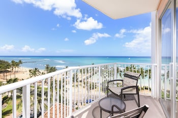Room, 1 King Bed, Corner (Ocean Front)