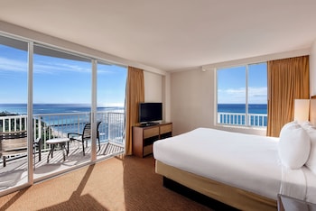 Room, 1 King Bed, Corner (Ocean Front)