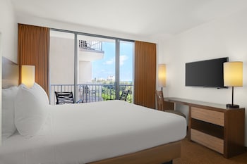 Room, Partial Ocean View (Accessible)