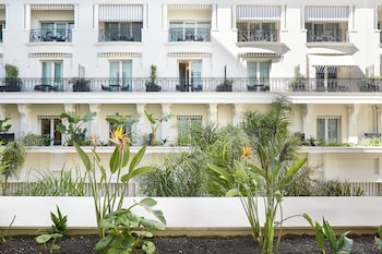 Deluxe room - City or Patio view
