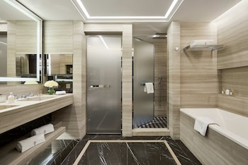 Deluxe Suite 442 - City view