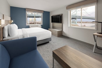 Standard Room, 1 King Bed (Extra Floor Space)