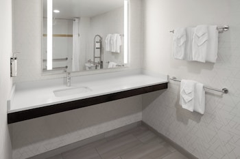 Standard Room, 1 Queen Bed, Accessible (Communications, Accessible Tub)