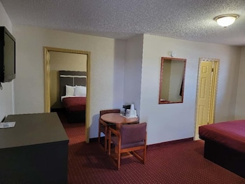Suite, Non Smoking (3 Queen Beds)
