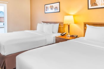 Room, 2 Queen Beds, Non Smoking (Upgrade)