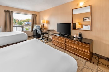Standard 2 double beds Non-Smoking 2nd floor