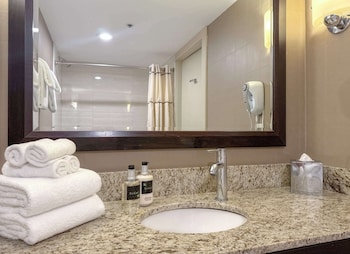 Deluxe Room, 2 Queen Beds (*NO* Air Conditioning)