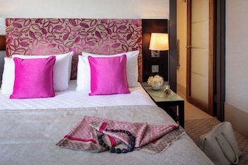 Standard Room, 1 Queen Bed (Classic Double Room)