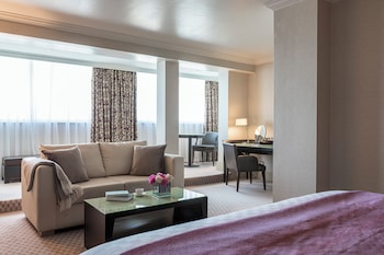 Deluxe Suite, 1 King Bed with Sofa bed (Junior King Suite)