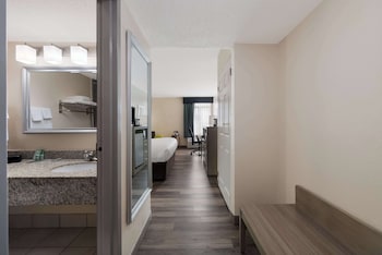 Standard Room, 1 King Bed, Non Smoking, Refrigerator & Microwave