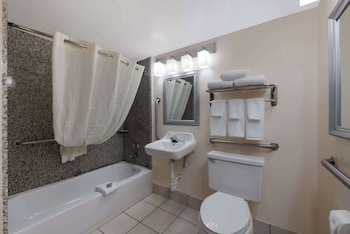 Standard Room, 1 King Bed, Accessible, Bathtub