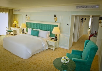 Presidential Suite, 1 King Bed, Harbor View, Executive Level