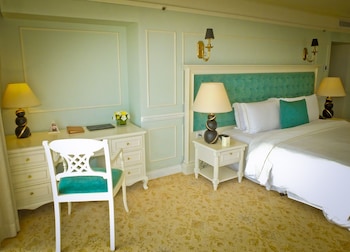 Presidential Suite, 1 King Bed, Harbor View, Executive Level