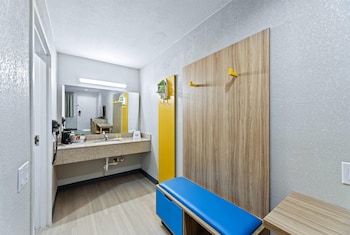 Standard Room, 2 Queen Beds, Non Smoking