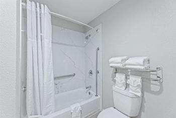 Room, 1 King Bed, Accessible, Non Smoking (Mobility,Hearing,Tub w/Grab Bars)