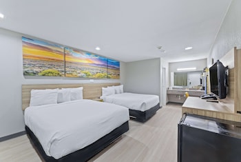 Standard Room, 2 Queen Beds, Non Smoking