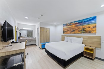 Standard Room, 1 King Bed, Non Smoking