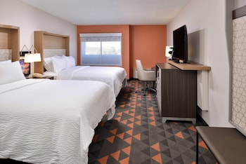 Standard Room, 2 Queen Beds, Pool View
