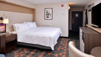 Suite, 1 Bedroom, Roll-in Shower (Communications, Roll-In Shower)
