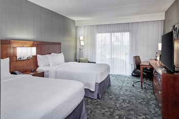 Room, 2 Queen Beds (Mobility/Hearing Access, Roll-In Shwr)