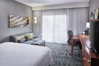 Room, 1 King Bed with Sofa bed, Courtyard View