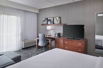 Room, 2 Queen Beds (Mobility/Hearing Access, Roll-In Shwr)