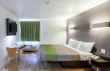Standard Room, 1 King Bed, Roll-in Shower, Non Smoking
