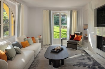 Villa (Clair Soleil)