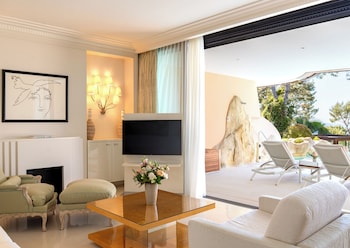Suite, 1 King Bed, Terrace (Pool)