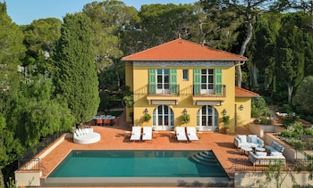 Villa (Clair Soleil)