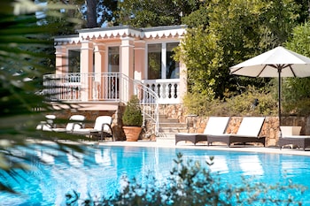 Villa (Rose Pierre)