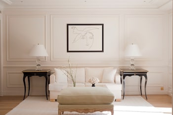 Suite, 1 King Bed (Palace Pinewood)