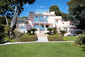 Villa (Rose Pierre)