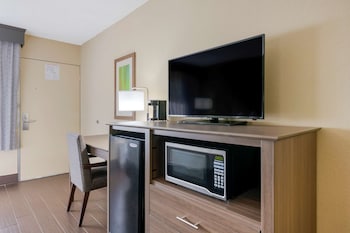 Standard Room, 2 Queen Beds, Smoking