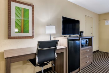 Standard Room, 2 Queen Beds, Non Smoking