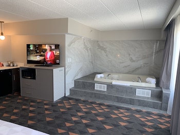 Standard Room, 1 King Bed, Jetted Tub