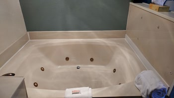Room, 1 King Bed, Non Smoking, Hot Tub