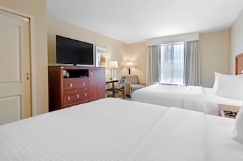 Standard Room, 2 Queen Beds, Non Smoking, Refrigerator & Microwave (1st Floor)