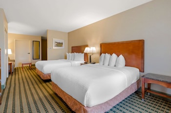 Suite, 2 Queen Beds, Non Smoking, Refrigerator & Microwave (with Sofabed)