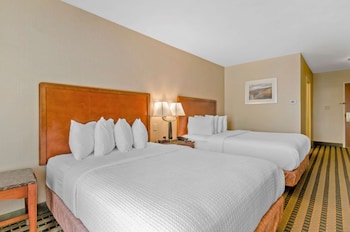 Standard Room, 2 Queen Beds, Non Smoking, Refrigerator & Microwave (1st Floor)