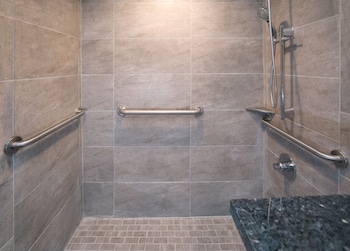 Room, 1 King Bed, Accessible, Pool View (Mobility & Hearing, Roll-in Shower)