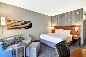 Room, 1 King Bed with Sofa bed, Accessible Bathtub