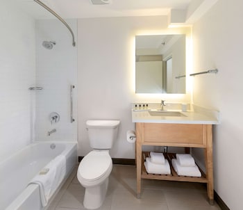 Suite, 1 King Bed, Non Smoking (Deans)