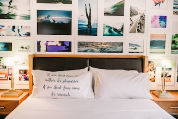 Suite, 1 King Bed (Professor)